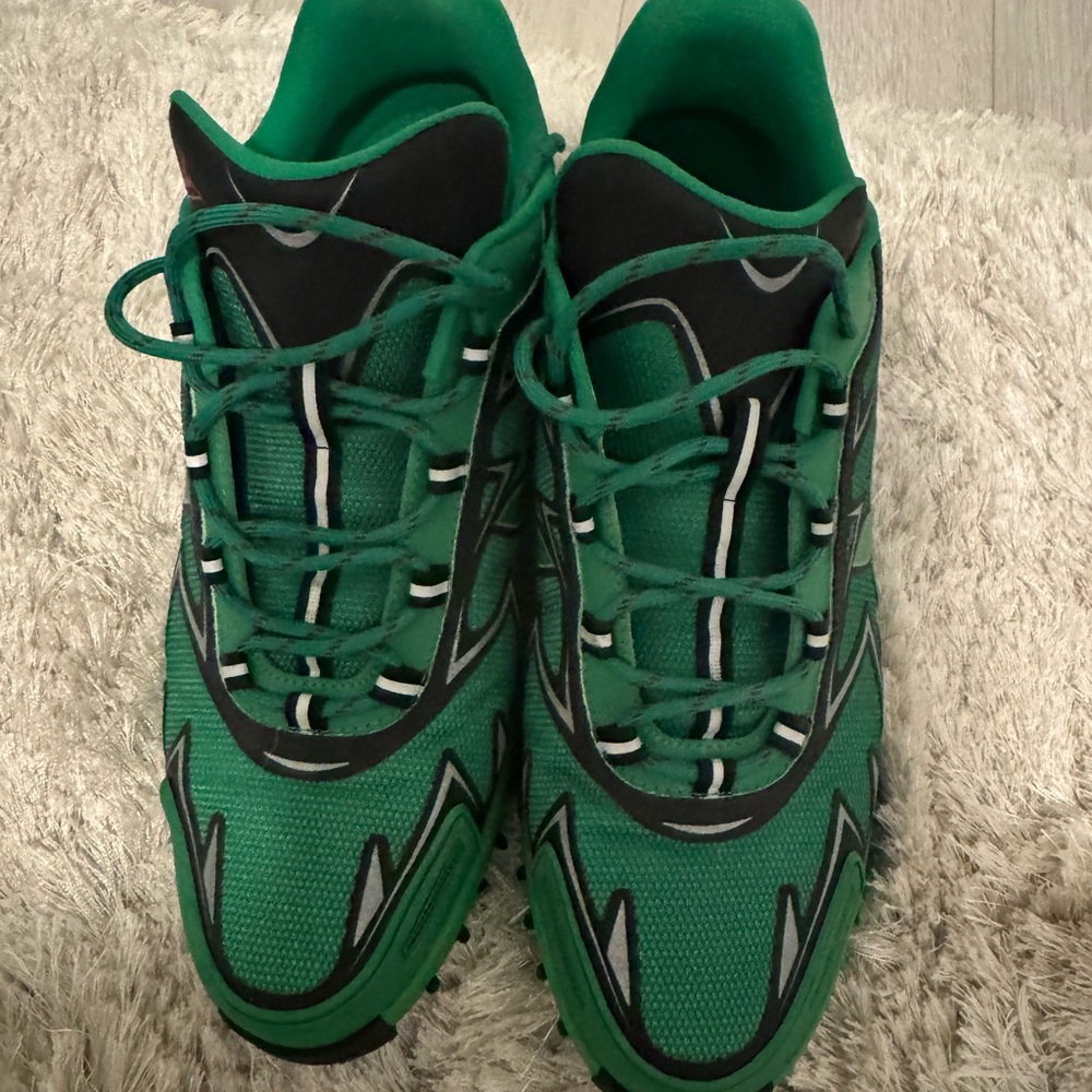 Louis Vuitton sprint Green Men's Shoes/ excellent condition. Barely used